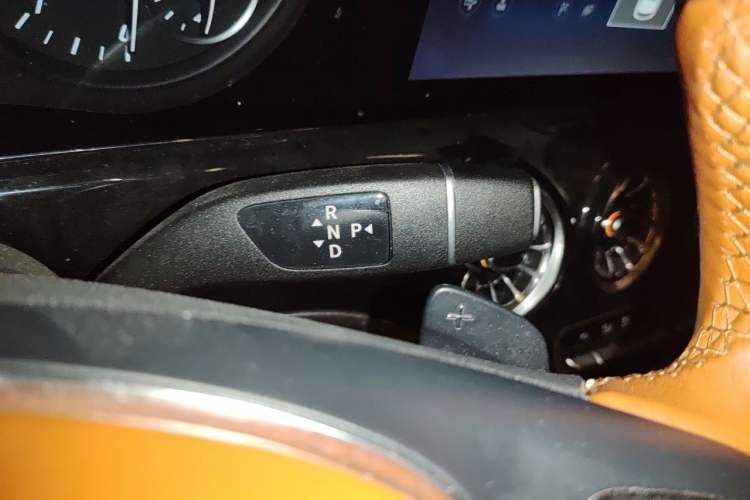 Used Mercedes-Benz Vito 2021 2.0T Business Version 7 Seats Gear Lever