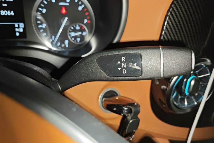 Used Mercedes-Benz Vito 2021 2.0T Elite Version 7 Seats Gear Lever