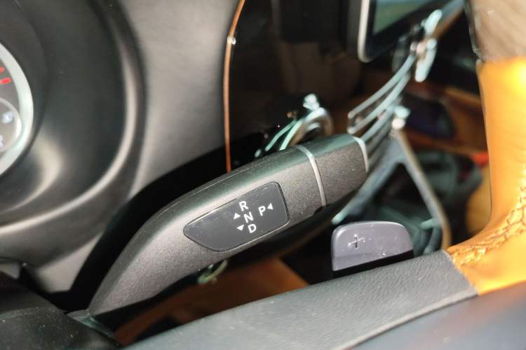 Used Mercedes-Benz Vito 2021 2.0T Business Version 7 Seats Gear Lever