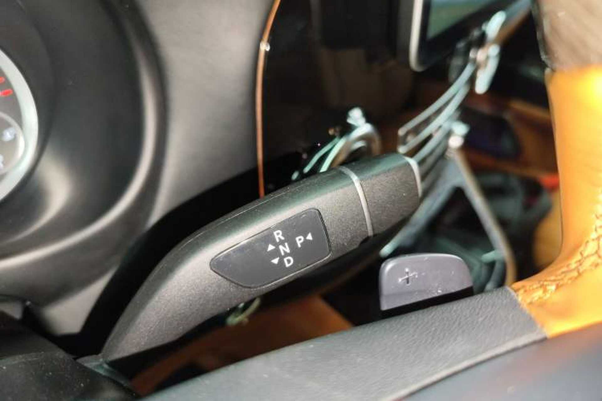 Used Mercedes-Benz Vito 2021 2.0T Business Version 7 Seats Gear Lever