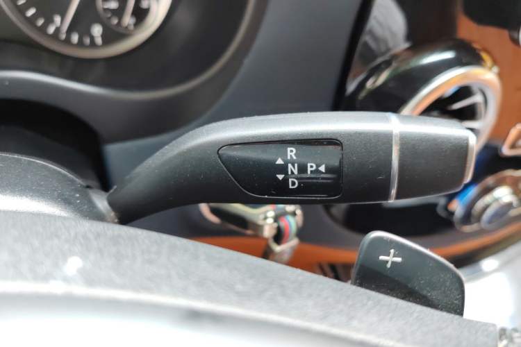 Used Mercedes-Benz Vito 2021 2.0T Business Version 7 Seats Gear Lever