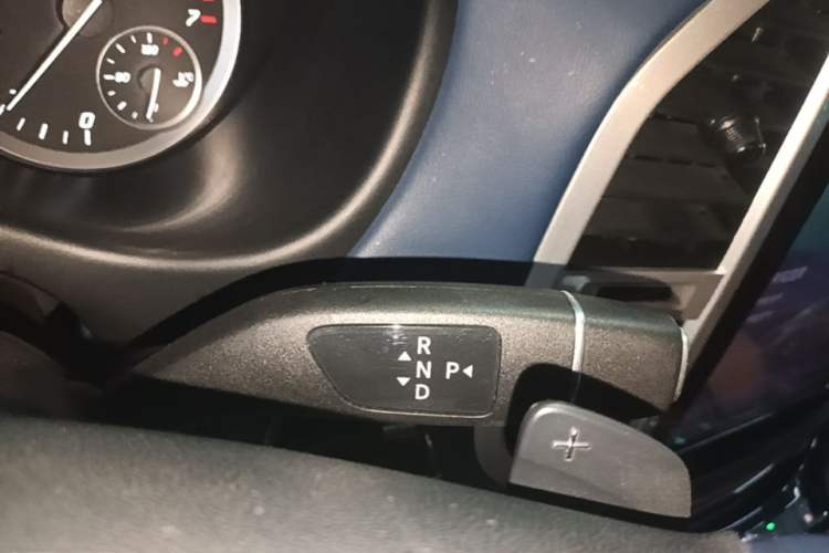 Used Mercedes-Benz Vito 2021 2.0T Elite Version 7 Seats Gear Lever
