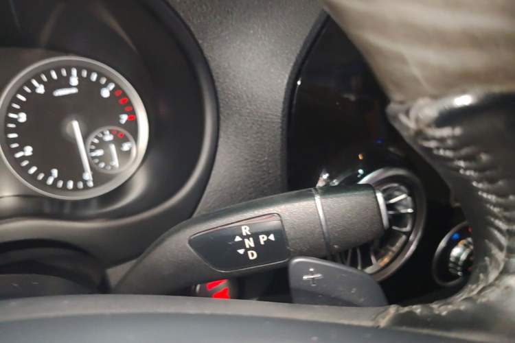 Used Mercedes-Benz Vito 2021 2.0T Business Version 7 Seats Gear Lever