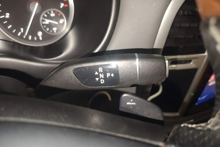 Used Mercedes-Benz Vito 2021 2.0T Business Version 7 Seats Gear Lever