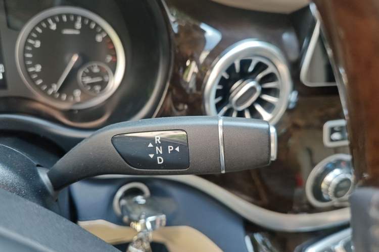 Used Mercedes-Benz Vito 2021 2.0T Business Version 7 Seats Gear Lever