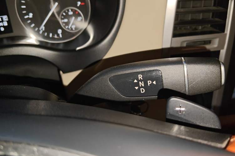 Used Mercedes-Benz Vito 2021 2.0T Business Version 7 Seats Gear Lever
