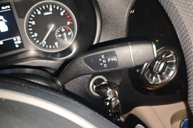Used Mercedes-Benz Vito 2021 2.0T Elite Version 7 Seats Gear Lever