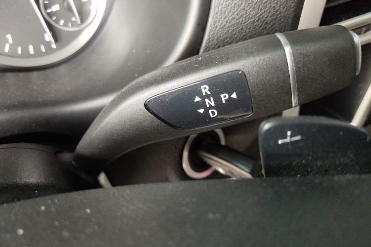 Used Mercedes-Benz Vito 2021 2.0T Business Version 7 Seats Gear Lever