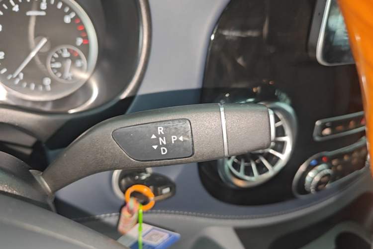 Used Mercedes-Benz Vito 2021 2.0T Business Version 7 Seats Gear Lever