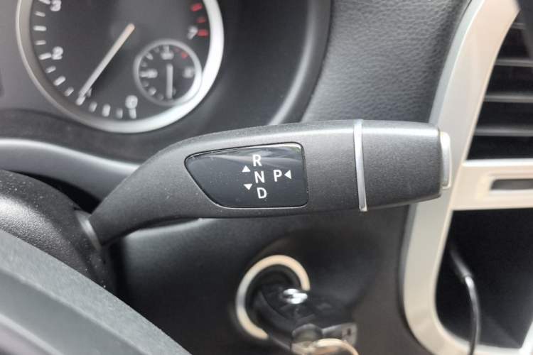 Used Mercedes-Benz Vito  Gear Lever