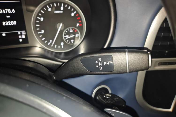 Used Mercedes-Benz Vito 2021 2.0T Elite Version 7 Seats Gear Lever