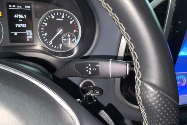 Used Mercedes-Benz Vito 2021 2.0T Business Version 7 Seats Gear Lever