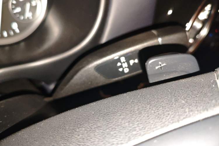 Used Mercedes-Benz Vito 2021 2.0T Elite Version 7 Seats Gear Lever