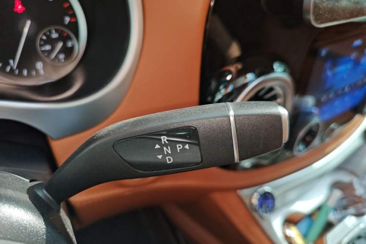 Used Mercedes-Benz Vito 2021 2.0T Elite Version 7 Seats Gear Lever