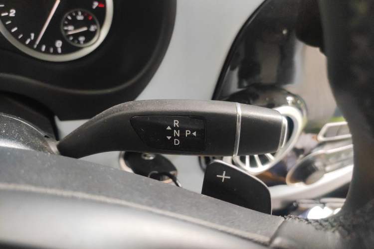 Used Mercedes-Benz Vito 2021 2.0T Elite Version 7 Seats Gear Lever