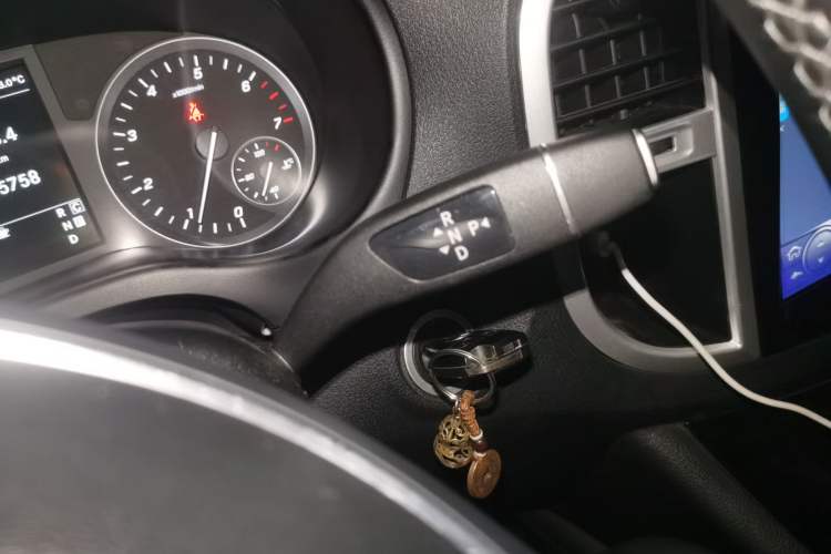 Used Mercedes-Benz Vito 2021 2.0T Business Version 7 Seats Gear Lever