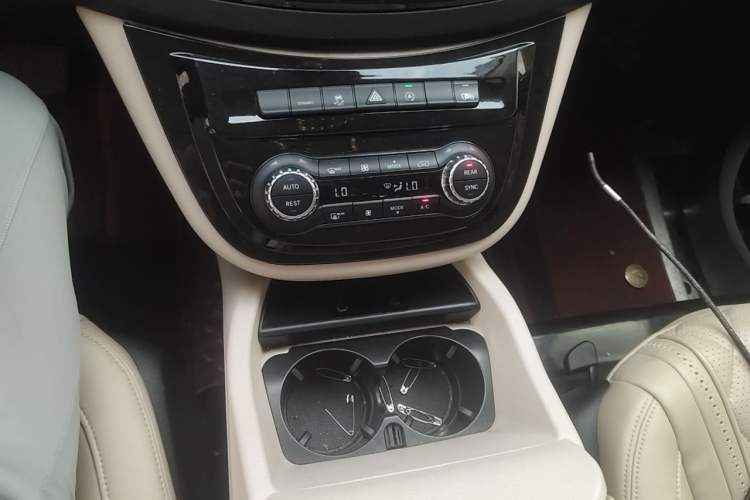 Used Mercedes-Benz Vito 2021 2.0T Business Version 7 Seats Gear Lever