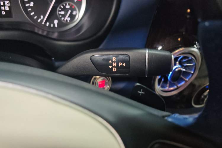 Used Mercedes-Benz Vito 2021 2.0T Business Version 7 Seats Gear Lever