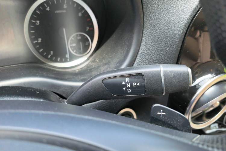 Used Mercedes-Benz Vito 2021 2.0T Elite Version 7 Seats Gear Lever