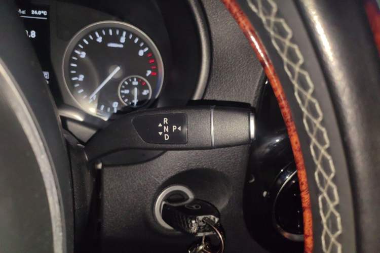 Used Mercedes-Benz Vito 2021 2.0T Business Version 7 Seats Gear Lever