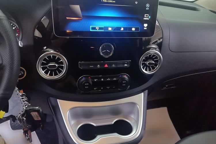 Used Mercedes-Benz Vito 2021 2.0T Elite Version 7 Seats Gear Lever