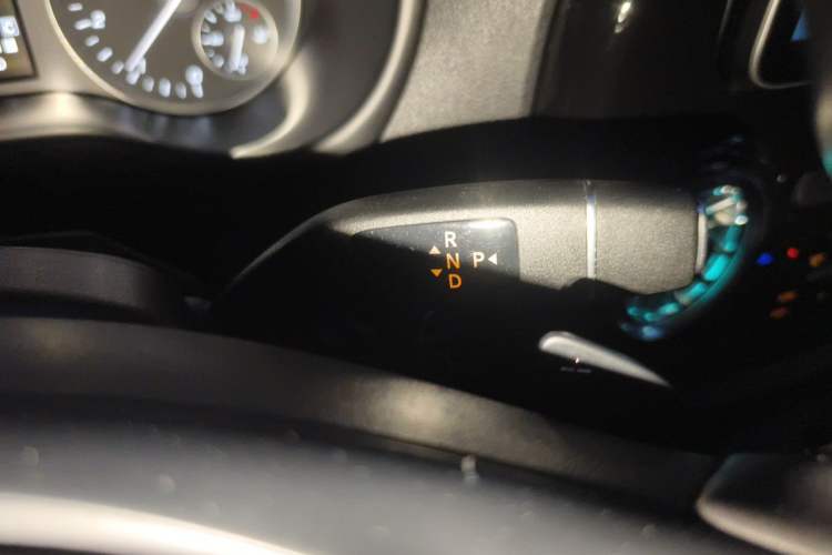 Used Mercedes-Benz Vito 2021 2.0T Elite Version 7 Seats Gear Lever