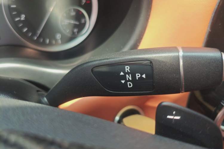 Used Mercedes-Benz Vito 2021 2.0T Elite Version 7 Seats Gear Lever