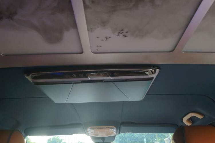 Used Mercedes-Benz Vito 2021 2.0T Elite Version 7 Seats Headliner