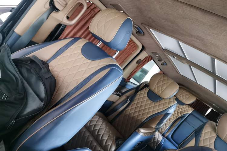 Used Mercedes-Benz Vito 2021 2.0T Elite Version 7 Seats Headliner
