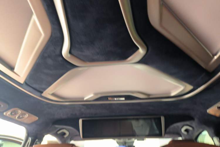 Used Mercedes-Benz Vito 2021 2.0T Elite Version 7 Seats Headliner
