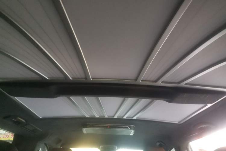 Used Mercedes-Benz Vito 2021 2.0T Elite Version 7 Seats Headliner