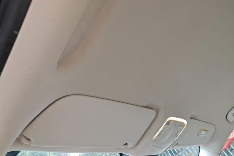 Used Mercedes-Benz Vito 2021 2.0T Elite Version 7 Seats Headliner