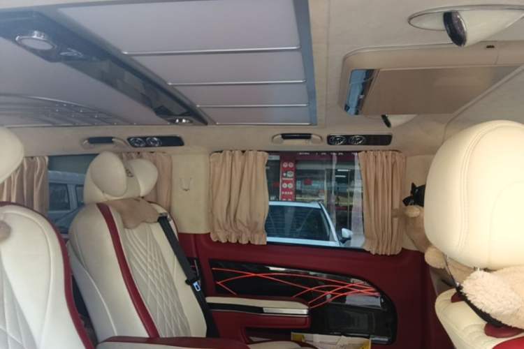 Used Mercedes-Benz Vito 2021 2.0T Elite Version 7 Seats Headliner