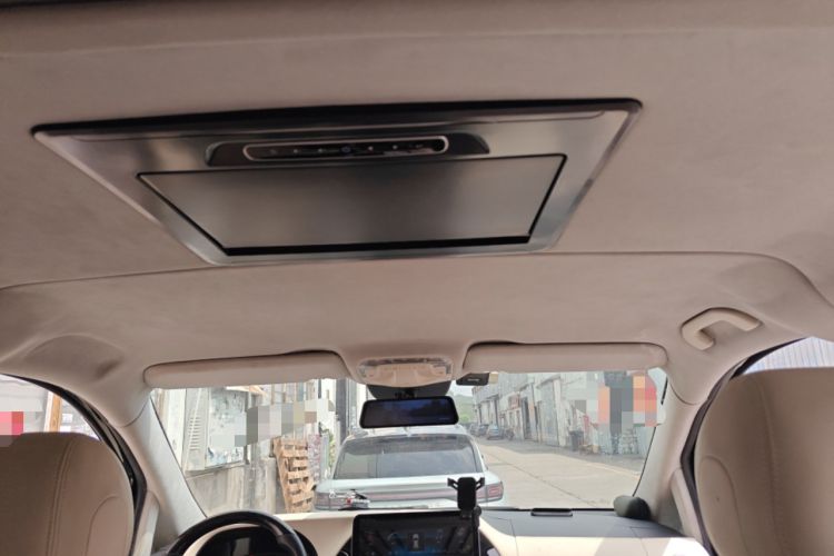 Used Mercedes-Benz Vito 2021 2.0T Elite Version 7 Seats Headliner