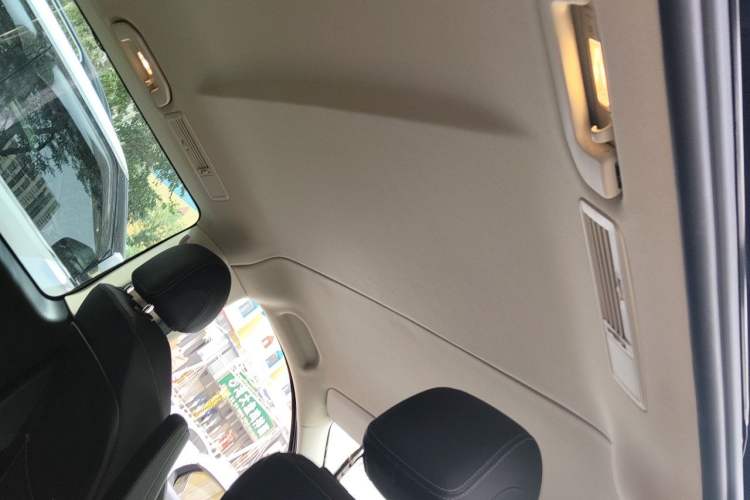 Used Mercedes-Benz Vito 2021 2.0T Elite Version 7 Seats Headliner