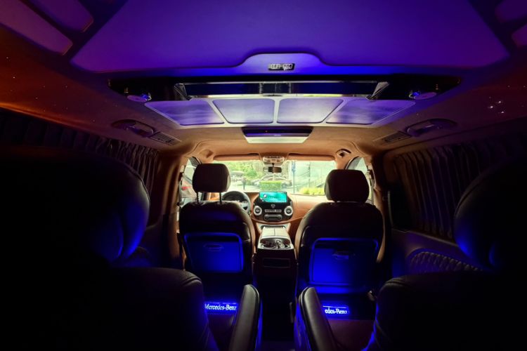 Used Mercedes-Benz Vito 2021 2.0T Elite Version 7 Seats Headliner