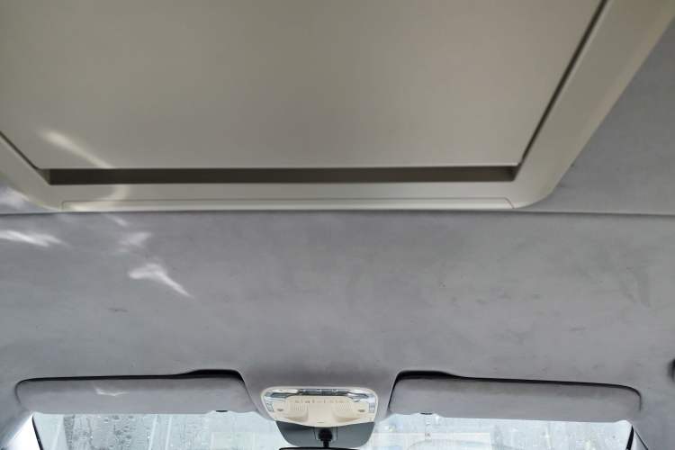 Used Mercedes-Benz Vito 2021 2.0T Elite Version 7 Seats Headliner