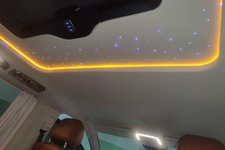 Used Mercedes-Benz Vito 2021 2.0T Elite Version 7 Seats Headliner