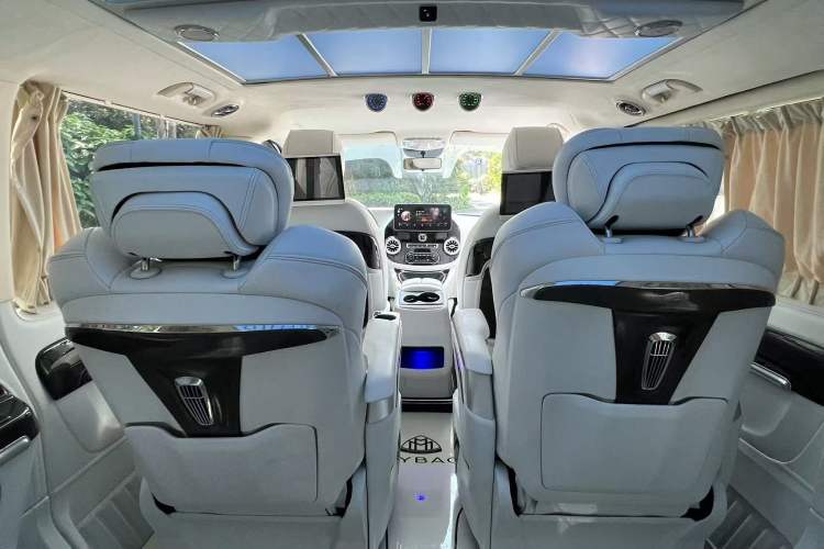 Used Mercedes-Benz Vito 2021 2.0T Elite Version 7 Seats Headliner