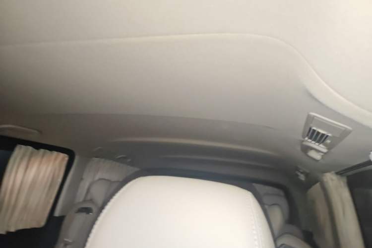 Used Mercedes-Benz Vito 2021 2.0T Elite Version 7 Seats Headliner
