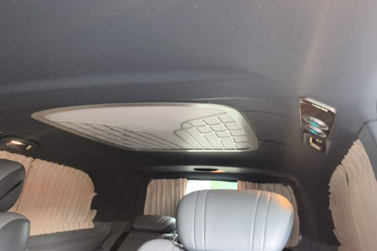 Used Mercedes-Benz Vito 2021 2.0T Business Version 7 Seats Headliner