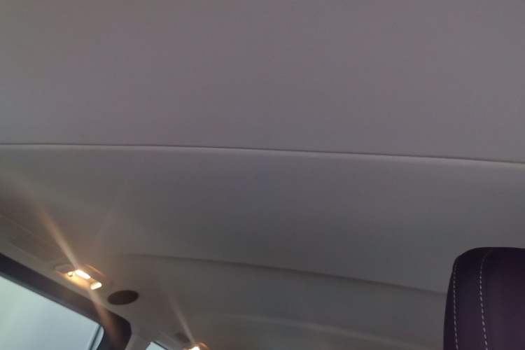 Used Mercedes-Benz Vito 2021 2.0T Elite Version 7 Seats Headliner