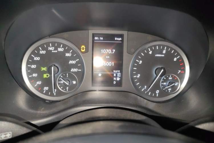 Used Mercedes-Benz Vito 2021 2.0T Elite Version 9 Seats Instrument Cluster