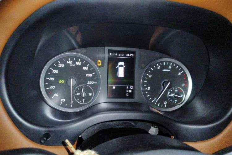 Used Mercedes-Benz Vito 2021 2.0T Business Version 7 Seats Instrument Cluster