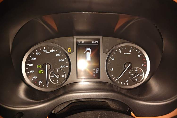 Used Mercedes-Benz Vito 2021 2.0T Elite Version 7 Seats Instrument Cluster