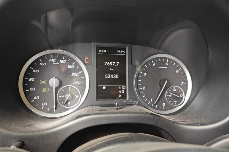 Used Mercedes-Benz Vito 2021 2.0T Elite Version 7 Seats Instrument Cluster