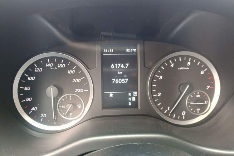 Used Mercedes-Benz Vito 2021 2.0T Elite Version 7 Seats Instrument Cluster