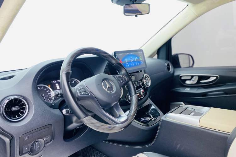 Used Mercedes-Benz Vito 2021 2.0T Business Version 7 Seats Interior 1