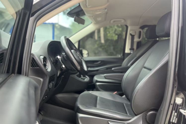 Used Mercedes-Benz Vito 2021 2.0T Elite Version 7 Seats Interior 2