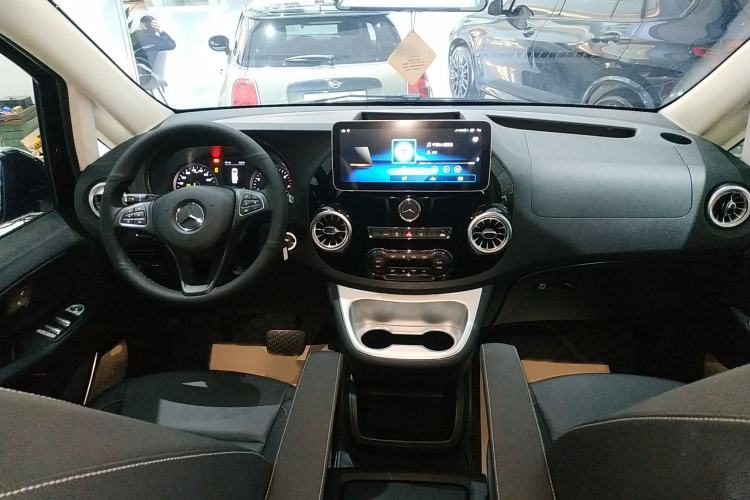 Used Mercedes-Benz Vito 2021 2.0T Elite Version 7 Seats Interior 2